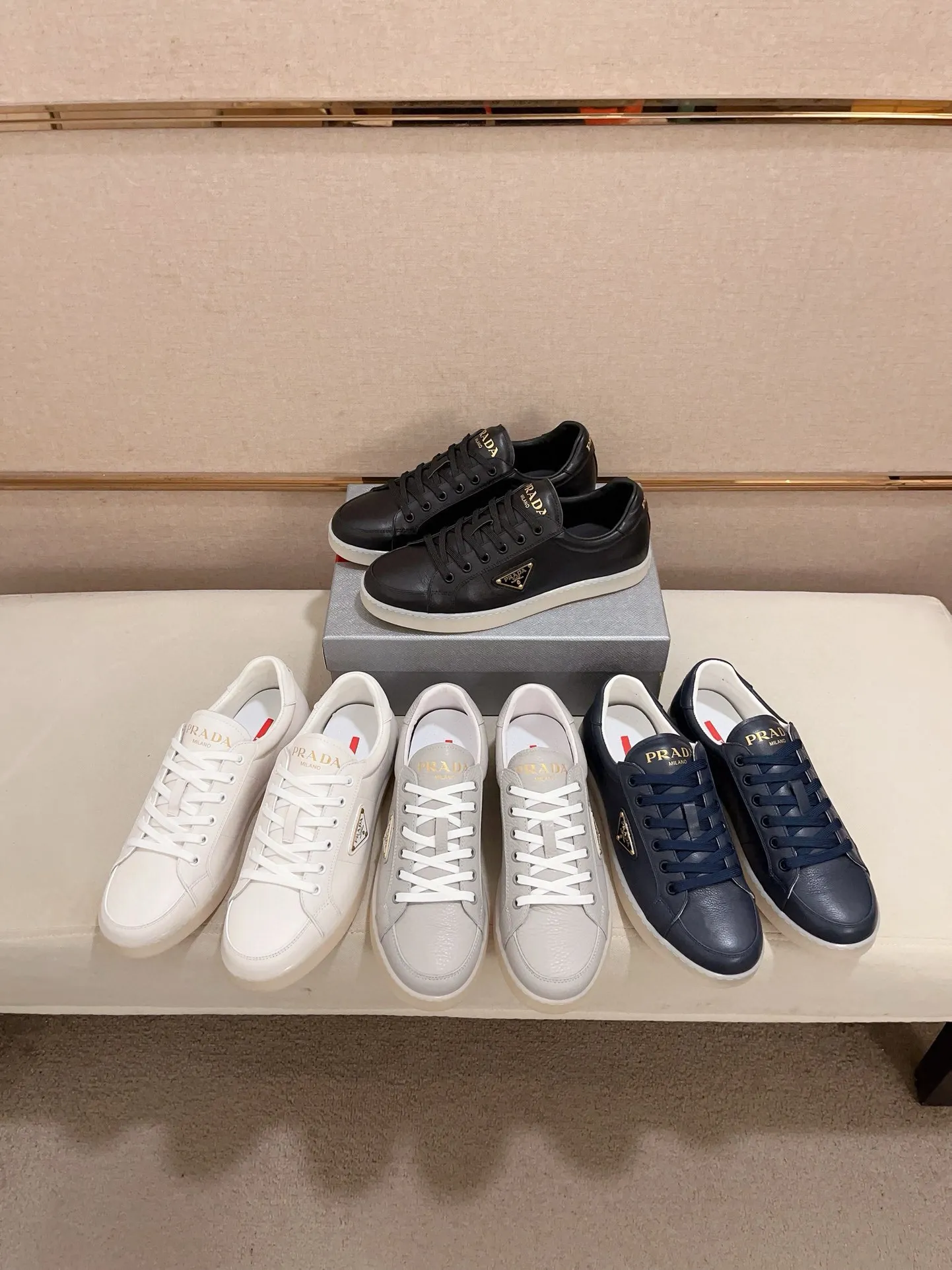 Men's shoes 💰 540💰 ✔️✔️✔️Higher version High-quality new PRADA (Prada) counters are launched at the same time. The new men's shoes and 😘 fabrics are made of high-tech glue-making technology. Lining: Full cowhide lining. 👍🏿 High-end ☄️ air-cushion molded anti-slip rubber outsole, exquisite lines, simple and elegant, comfortable and high-end for leisure travel. Code number: 38 to 44 (45 can be customized and cannot be returned or exchanged)